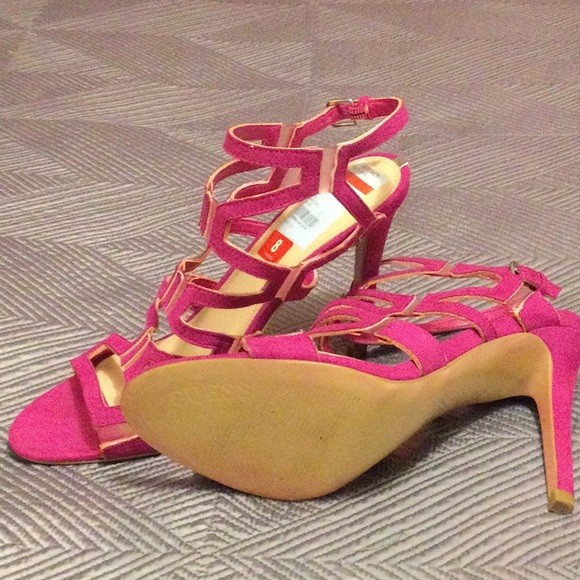 Guess size 8 hot pink suede heels for women. Condition is NWT - Picture 6 of 7